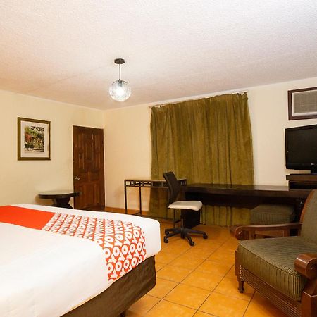 Oyo Hotel Hacienda Don Luis, Rosarito Extérieur photo A room at the hotel