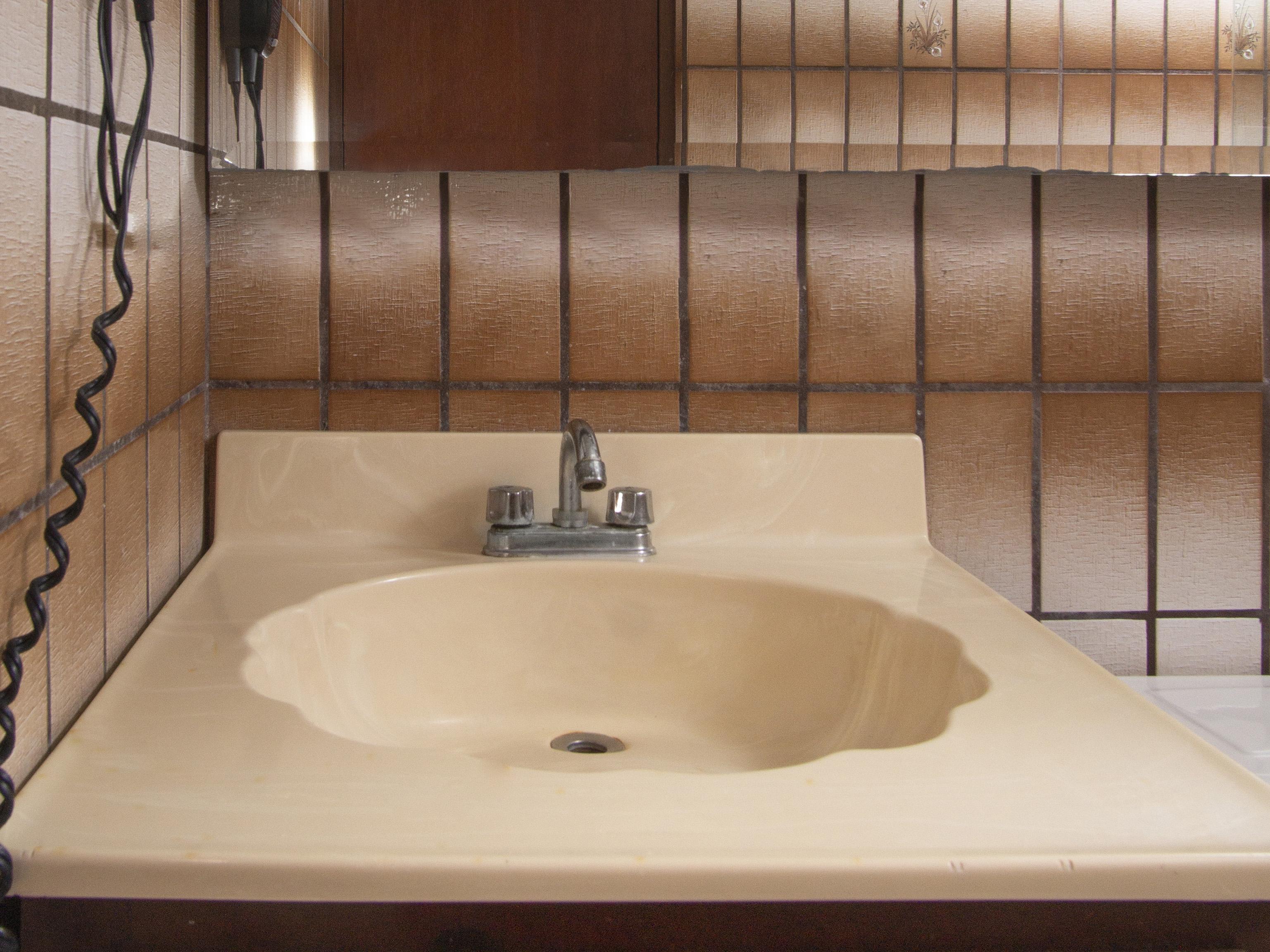 Oyo Hotel Hacienda Don Luis, Rosarito Extérieur photo A typical American bathroom sink