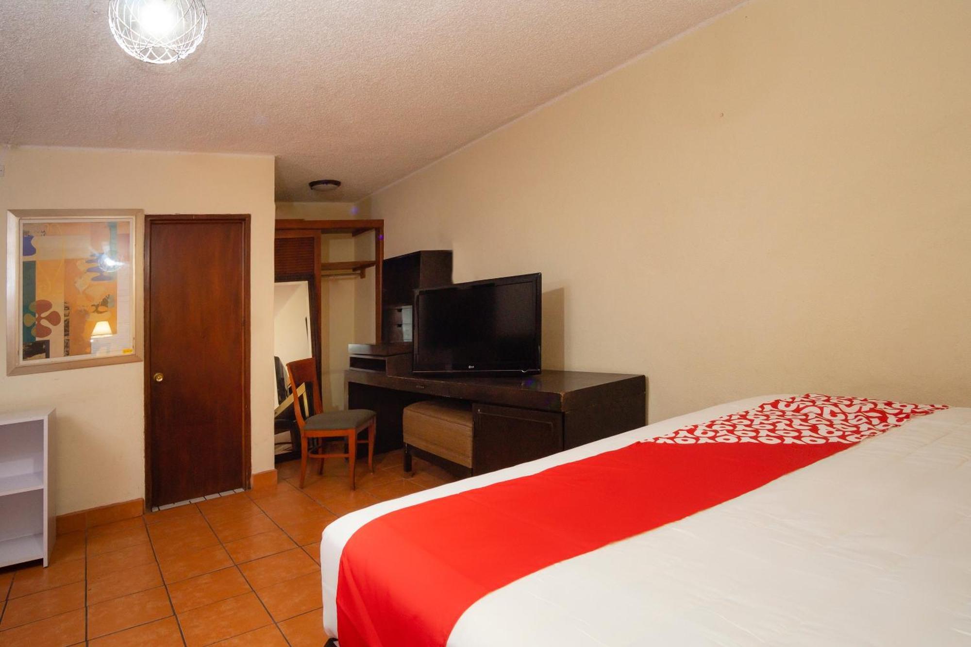 Oyo Hotel Hacienda Don Luis, Rosarito Extérieur photo A typical OYO hotel room in Mexico City