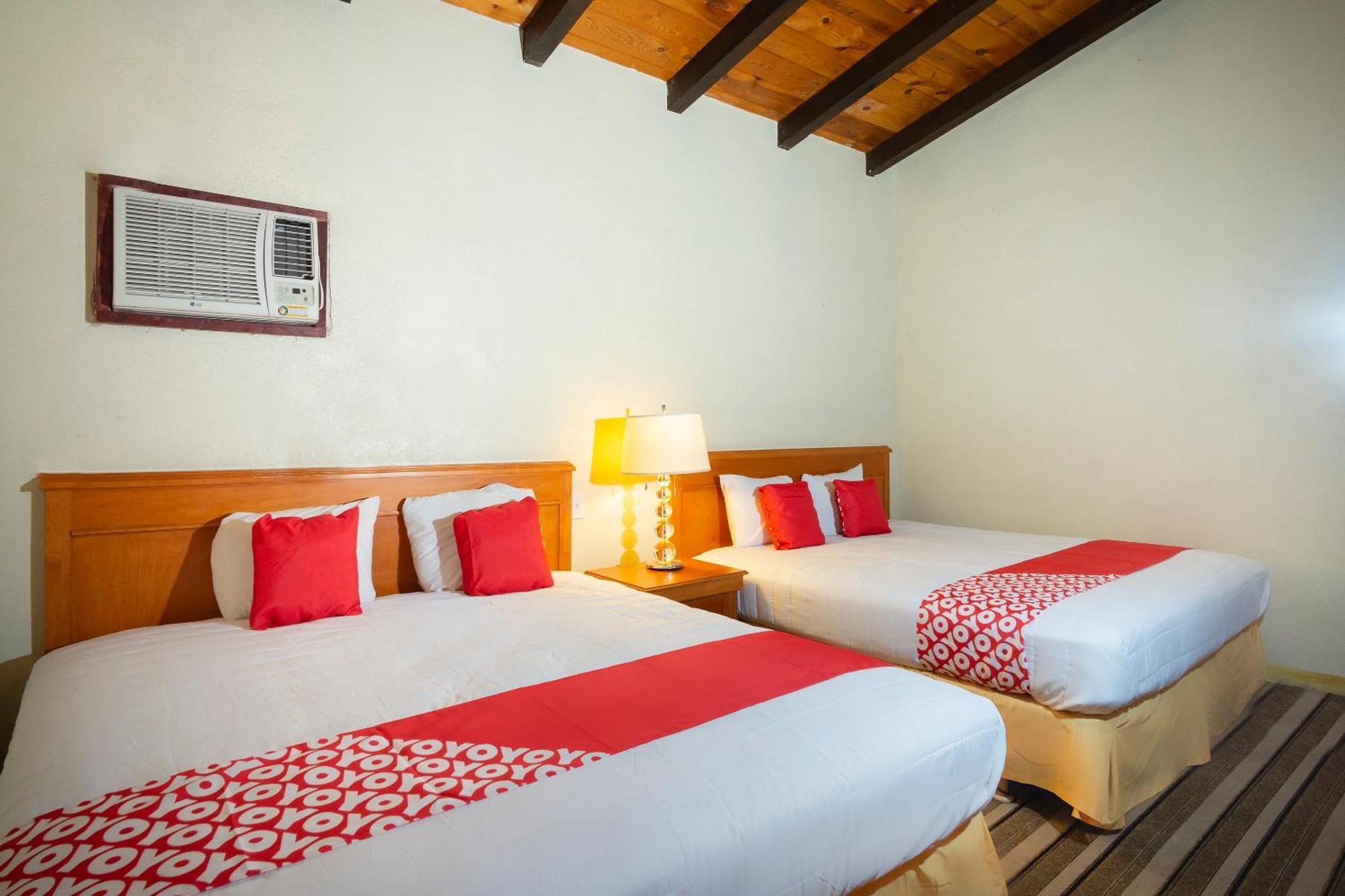 Oyo Hotel Hacienda Don Luis, Rosarito Extérieur photo A typical OYO hotel room